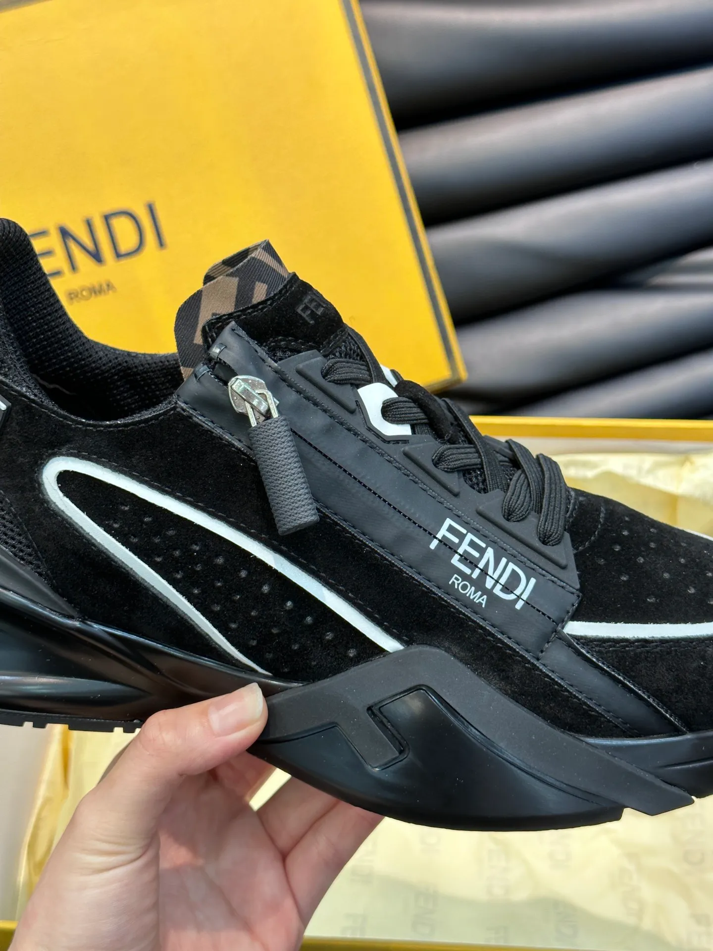 Men's shoes 💰p560 "Fend*" new men's casual sports shoes, equipped with elastic straps, side zippers, and corrugated soles engraved with F. Embossed Fendi Flow lettering on the heel. Made of technical fabric and a mix of blue and suede. Decorated with Lycra® details. FF graphic tongue. Ultra-light and wear-resistant EVA sole. Size: 38-44
